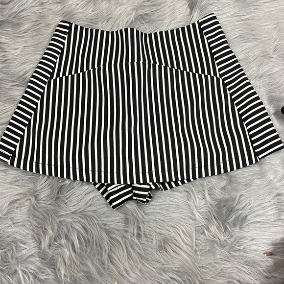 Don't Ask Why Striped Skorts One Size - Picture 4 of 7